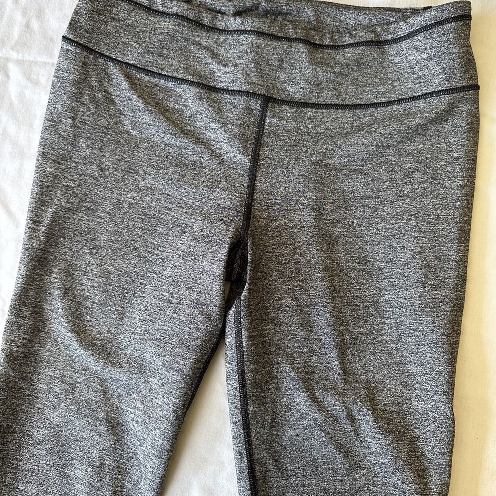 Victoria's Secret VSX Sport Knockout Capri Crop Leggings Heather Gray Women M